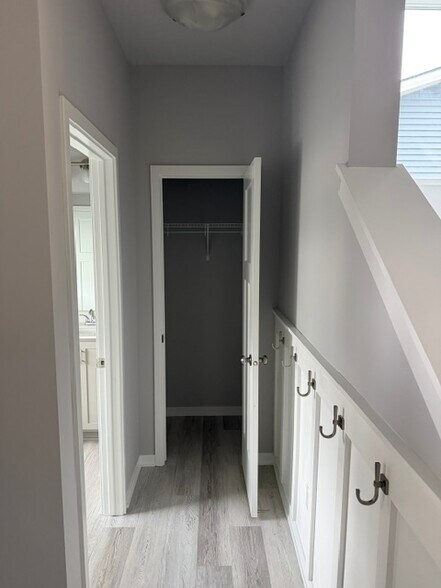 Building Photo - 1749 Ashwood Ave