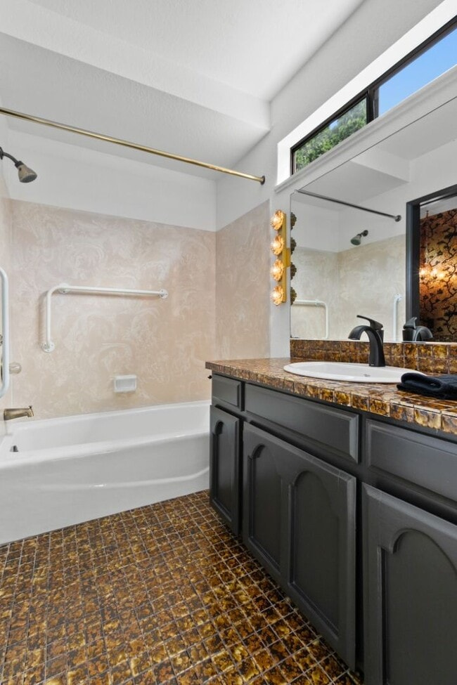 Building Photo - 4Bd/3Ba Seattle House