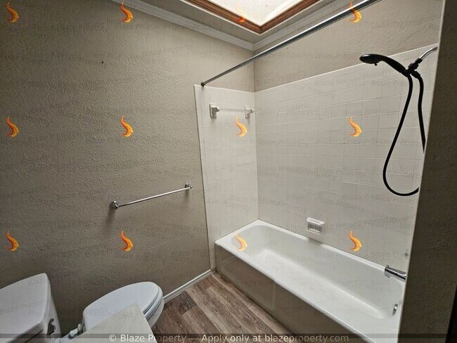 Building Photo - Now Leasing: Bright & Beautiful 3 Bed / 2 ...