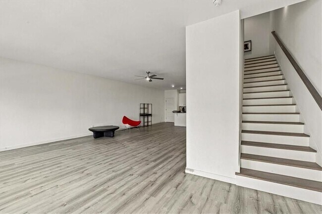 Building Photo - 1077 Glen Opal Dr
