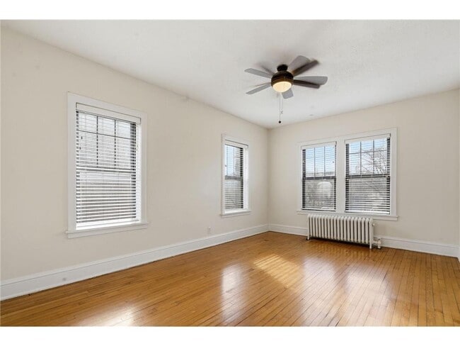 Building Photo - 220 E 19th St