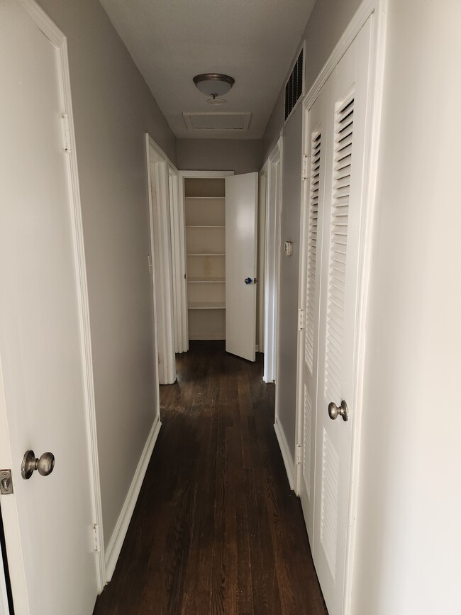 Building Photo - 2511 Millvale Ave