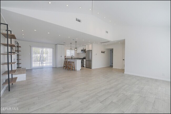 Building Photo - 8617 Darlina Dr