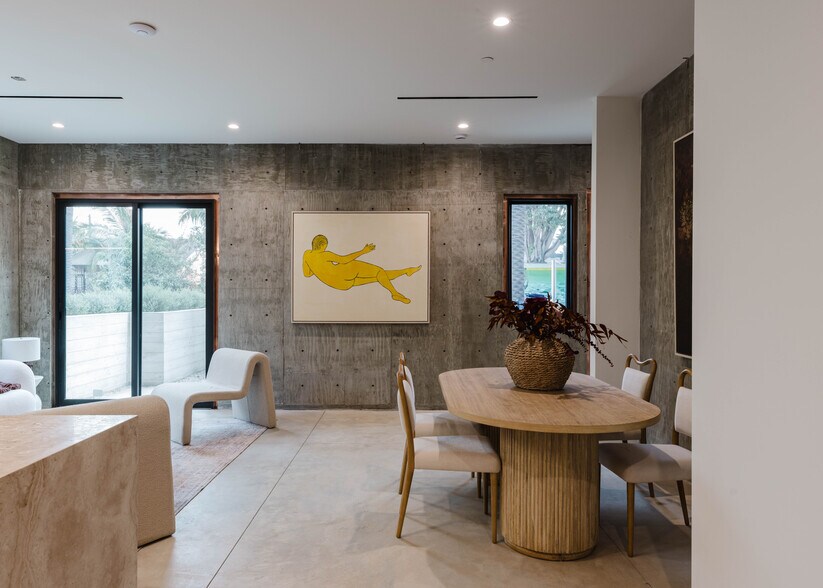 Building Photo - 2855 S Sycamore Ave