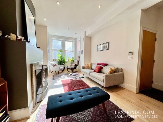 Building Photo - 1433 R St NW