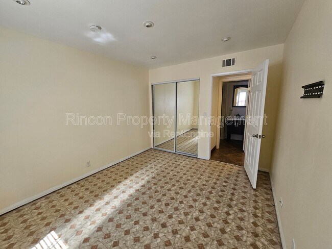 Building Photo - 2632 Captains Ave