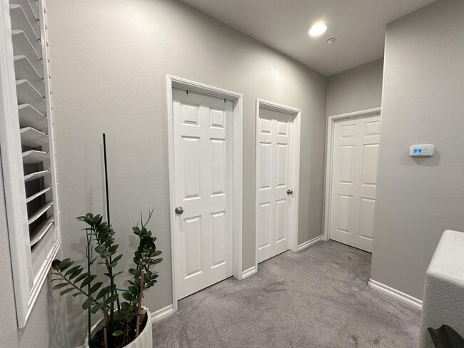 Building Photo - 4089 Peninsula Dr
