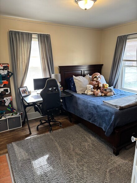 Building Photo - 309 Penn St