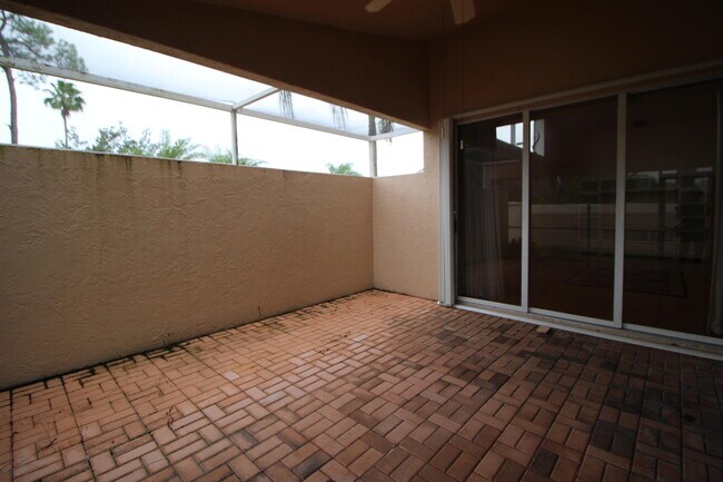 Building Photo - 404 Sabal Palm Ln