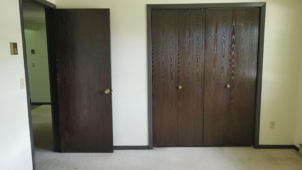 bedroom - 27 Woodhill Ct