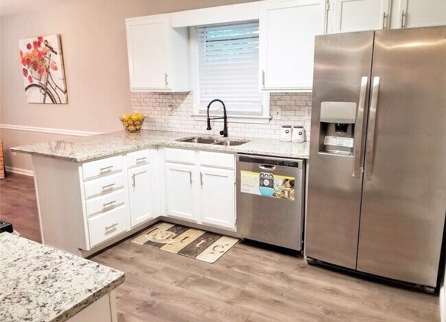 Building Photo - 2495 Danver Ln