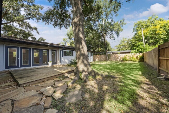 Building Photo - 8621 Bob White Dr