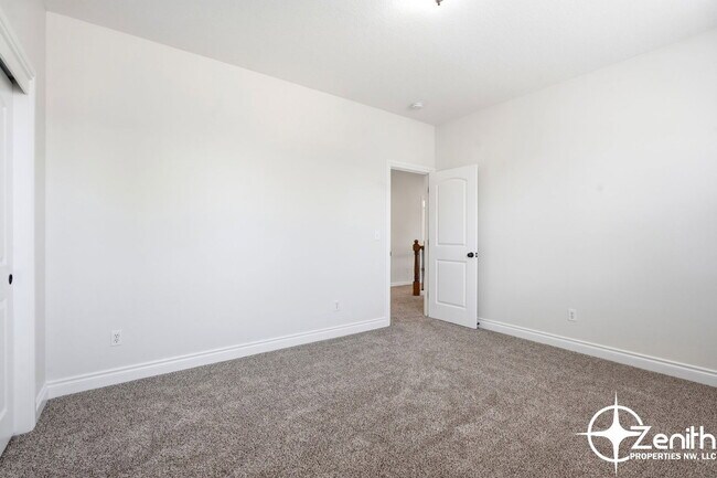 Building Photo - 1107 NE 127th St