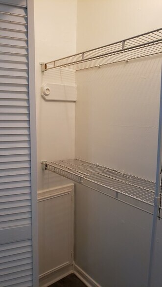 Building Photo - 13423 Lakecrest Dr