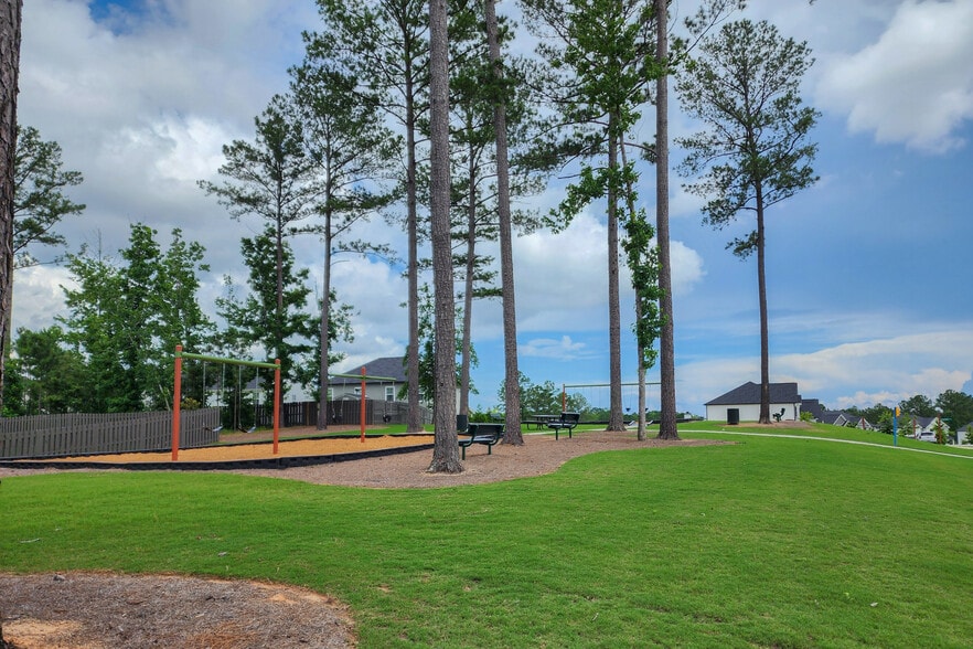 Building Photo - 2036 Warbler Dr