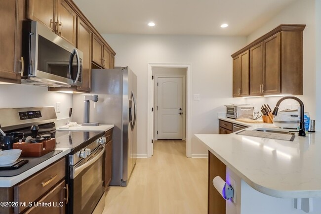 Building Photo - 11415 Oak Alley Dr