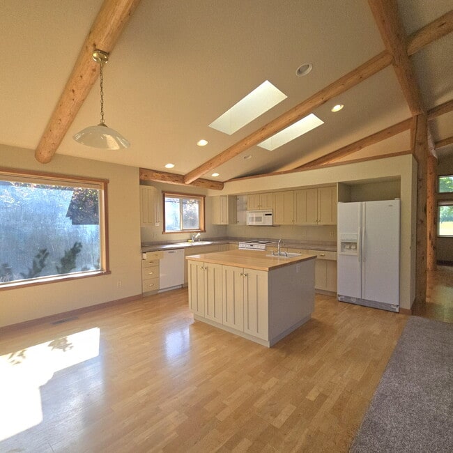 Building Photo - Eagle Bend Home