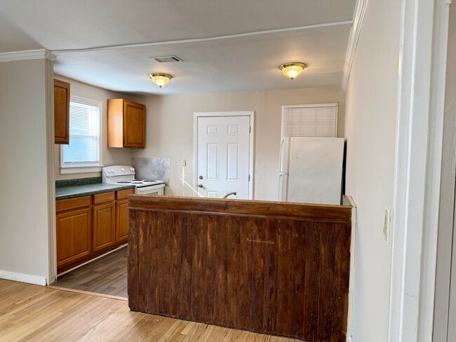 Building Photo - 2550 Lyman St