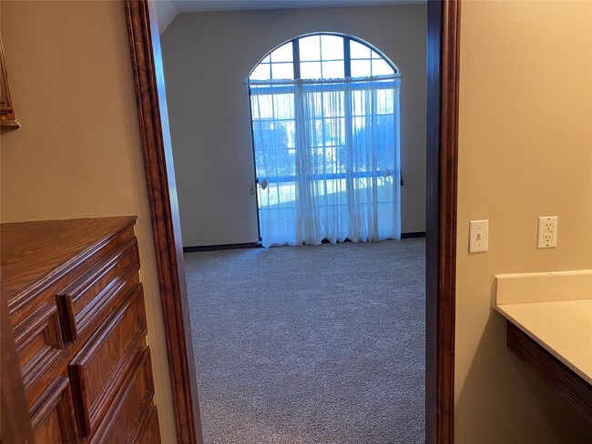 Building Photo - 301 Jansen Dr