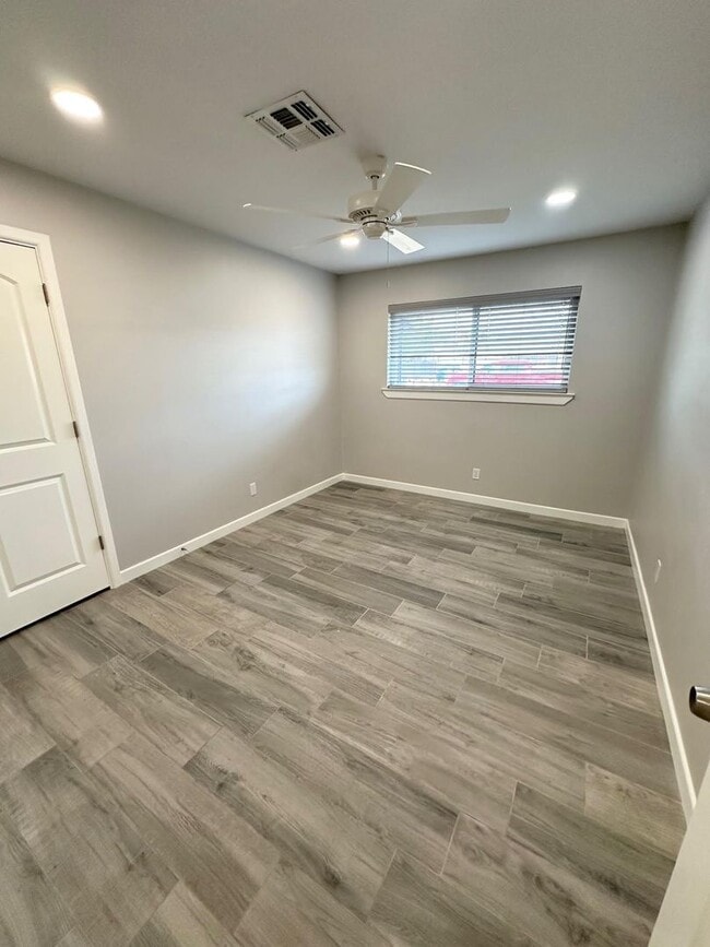 Building Photo - 3 Bed 2 Bath Ready To Rent ASAP!