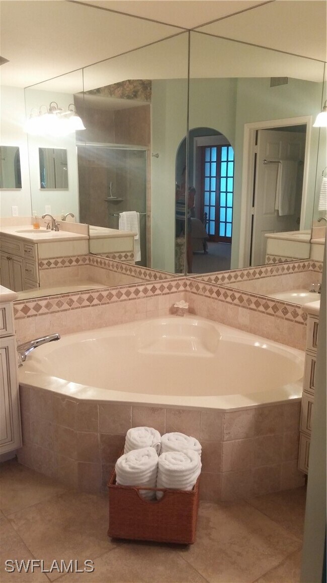 Building Photo - 6520 Valen Way