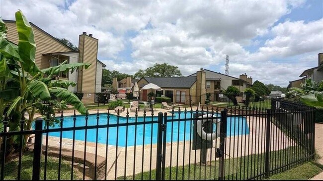 Building Photo - 15534 Zabolio Dr
