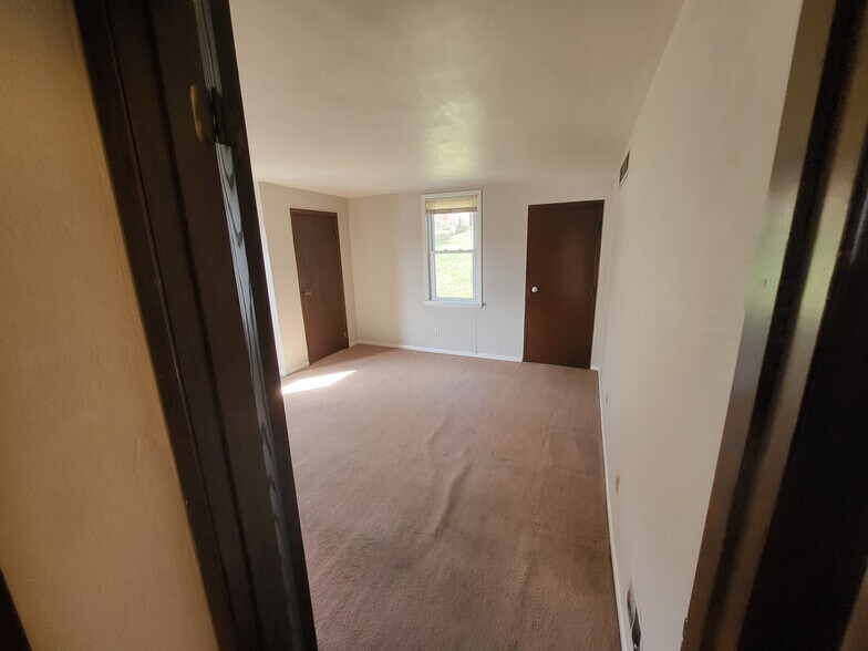 Bedroom #1 - 306 Amabell St