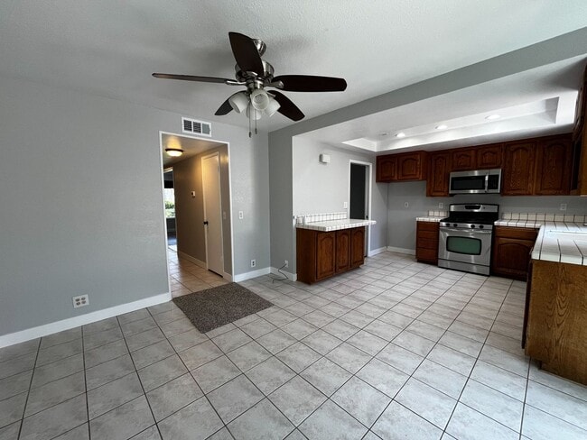 Building Photo - Spacious 3-Bedroom Home for Lease in Prime...
