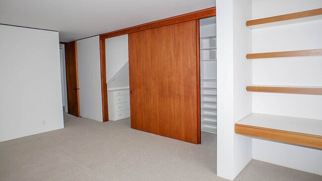 Building Photo - La Playa living with stunning city, ocean ...