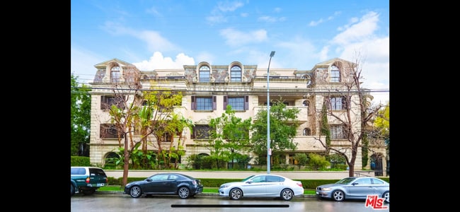 Building Photo - 850 N Croft Ave