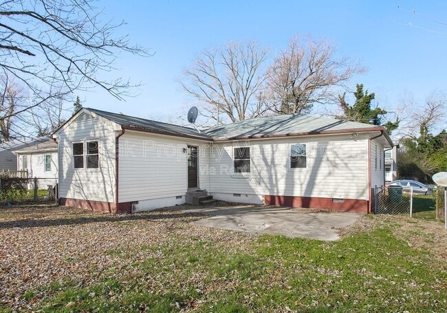 Building Photo - 11 N Fern Ave