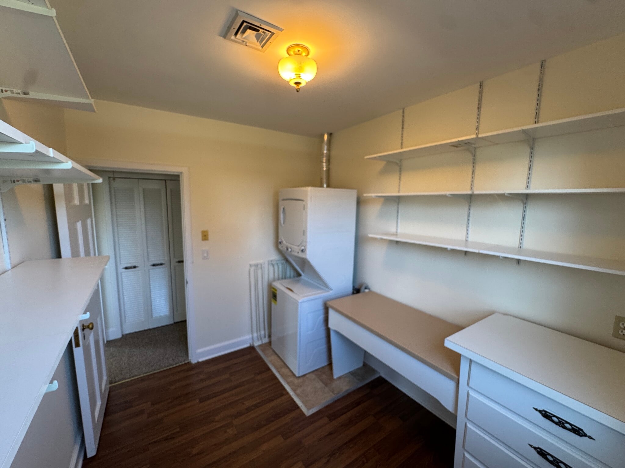 Bonus Room - 203 Lawrence Ave