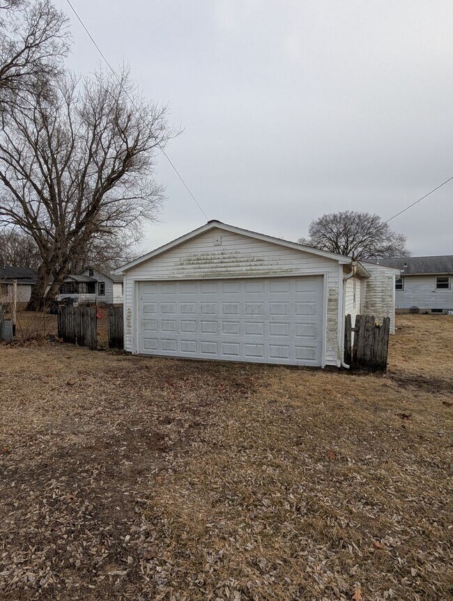 Building Photo - Affordable 2 Bedroom Single Family Home for Rent in Rock Falls Coming Soon!