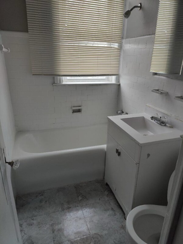 Building Photo - 15395 Linwood St