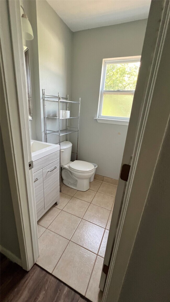 Building Photo - 5706 Avenue T