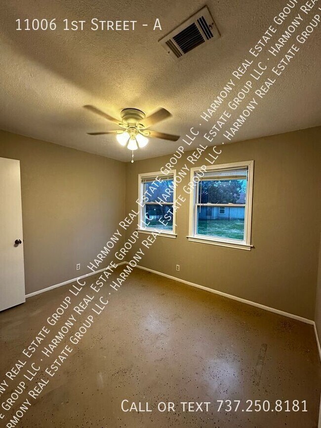 Building Photo - 11006 1st St