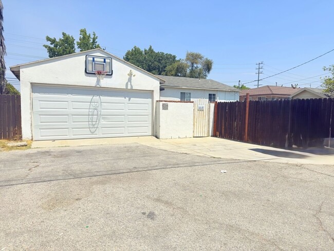 Building Photo - 16656 Nordhoff St