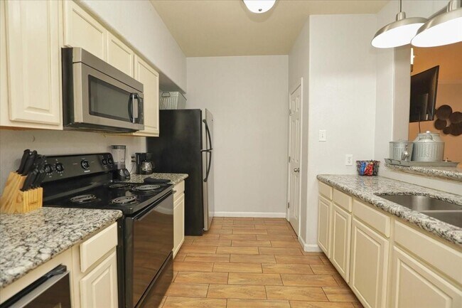 Building Photo - 13121 Vickery St