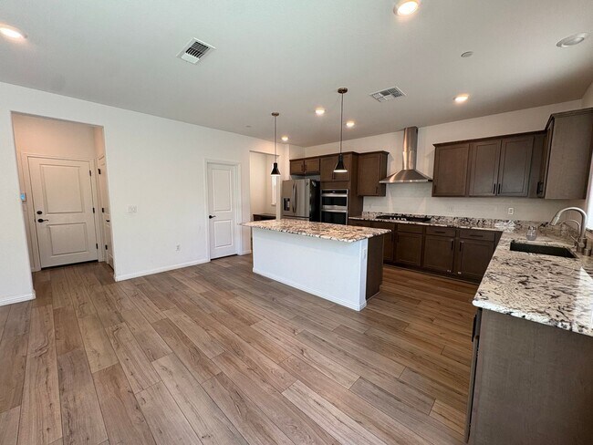 Building Photo - 3 bedroom 2.5 Bath with Solar in Brentwood
