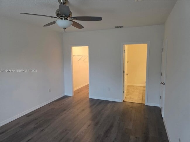 Building Photo - 982 SW Commonwealth Rd