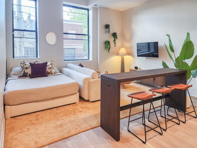 Building Photo - 1934 W North Ave