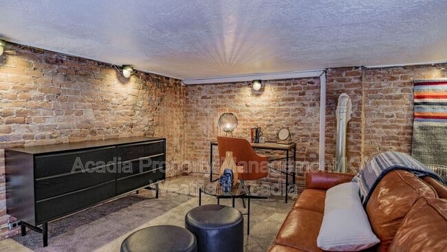 Building Photo - 20 Freedom Blvd 200 W