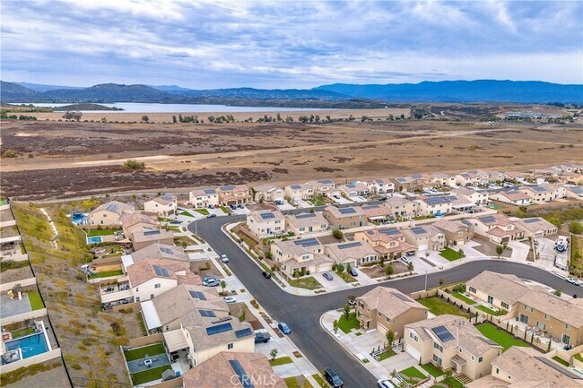 Building Photo - 33063 Table Rock Dr