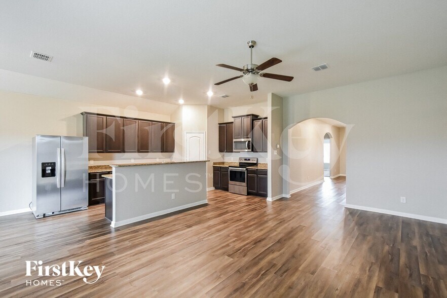 Building Photo - 11811 Wolf Cyn