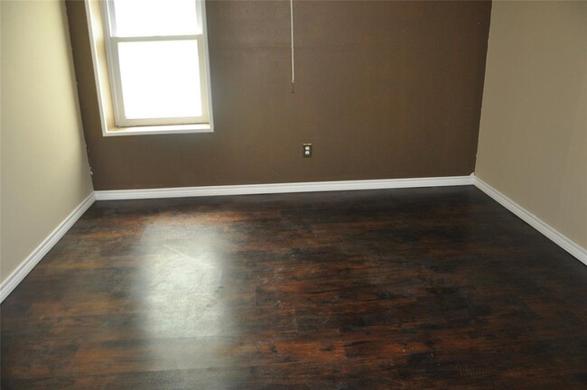 Building Photo - 4715 Glendower Dr