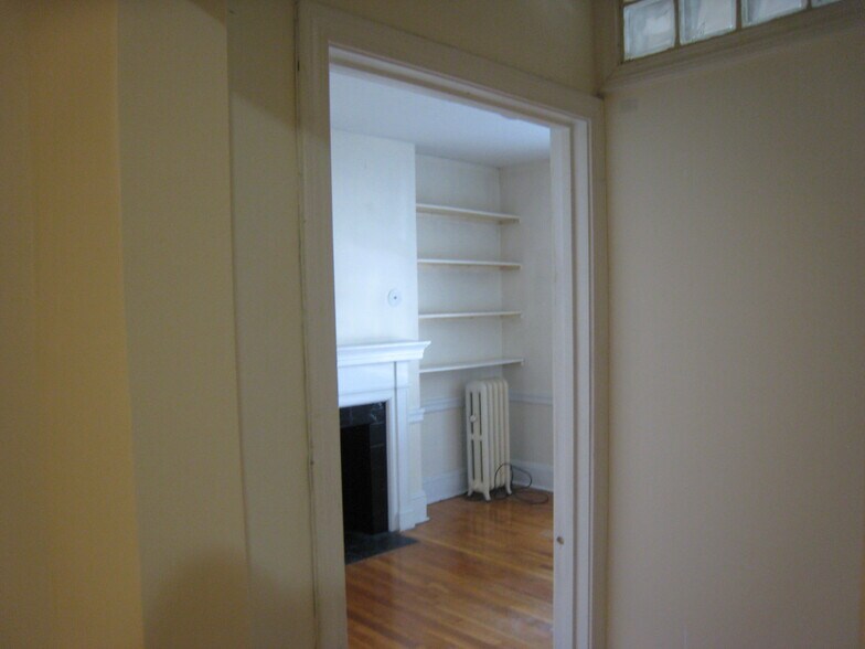 Building Photo - 54 Egmont St