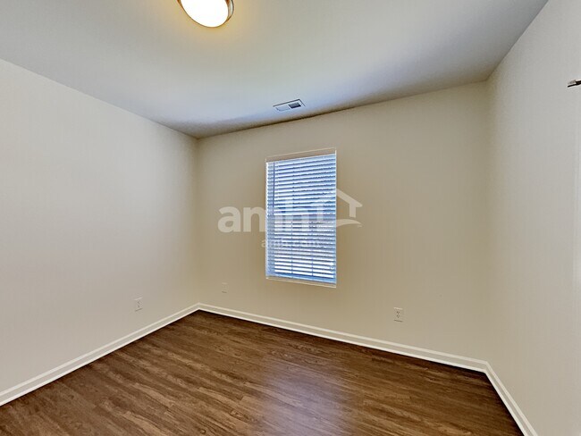 Building Photo - 3856 Wingdale Ct