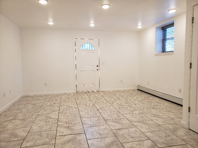 Building Photo - 1007 W 29th St