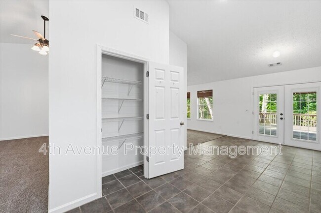 Building Photo - 407 Crested View Dr