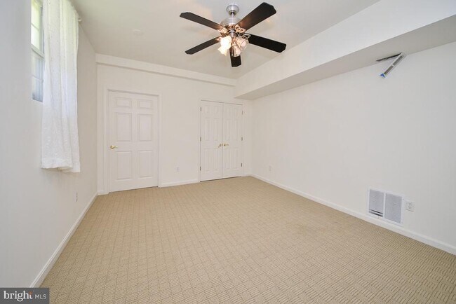 Building Photo - 855 Charwhit Ct